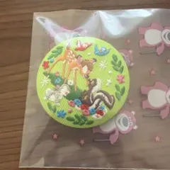 ディズニー　刺繍缶バッジ　バンビ