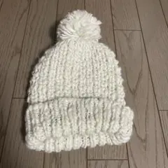 ZARA ポンポン付きホワイトニット帽