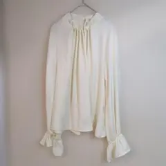 RUIRUE BOUTIQUE アイボリー パールフレア袖 ブラウス