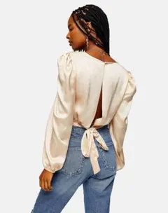 TOPSHOP ベージュサテンブラウス新品¥8000ZARAザラH&Mのサムネイル
