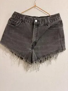 Levi's 550 ブラックデニム ショートパンツ カットオフのサムネイル