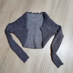 ビギ、グレー 編み込みニットカーディガン