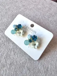 フラワーモチーフ ピアス 青系