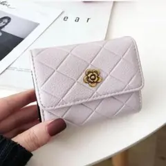 財【値下げ中】折りたたみ　ホワイト　大容量　カードケース　人気　レディース