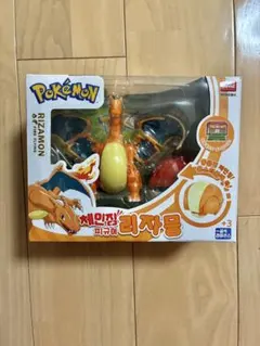 ポケモン　リザードン　フィギュア