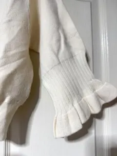 Lily Brown アイボリー フリル袖ニット