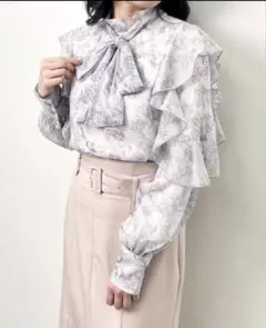 INGNI 袖フリル花柄シアーブラウス