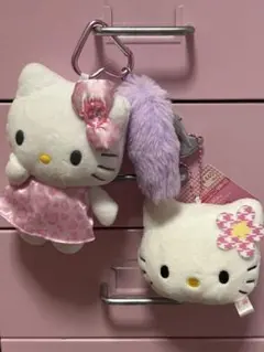 【ハローキティ ぬいぐるみキーホルダー2点セット】カラビナつき