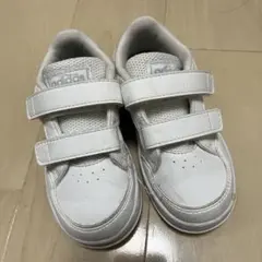 adidas 白スニーカー