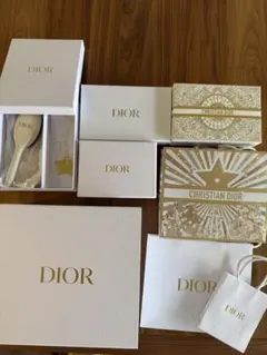 DIOR ギフトボックス 空箱 &ヘアブラシ、チャーム DIOR ギフトボックス 空箱 &ヘアブラシ、チャーム - メルカリ
