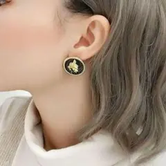 ピアス ヴィンテージ コイン ゴールド ブラック アンティーク メダル 硬貨のサムネイル