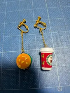 ハンバーガーとコーヒーのイヤリング