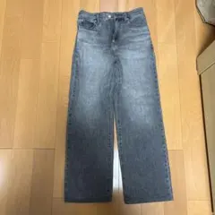 ユニクロ　ワイドストレートジーンズ　グレー