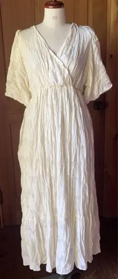 シャーリング加工　アイボリーワンピース