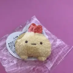 すみっコぐらし　ぬいぐるみバッジ　　えびふらいのしっぽ