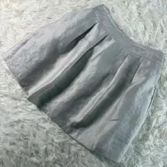 光沢感のある上品なフレアスカートのサムネイル