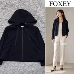 美品✨フォクシー　リリー　パーカー　ロゴプレート　22年増産モデル　シルク 美品✨フォクシー リリー パーカー ロゴプレート 22年増産モデル