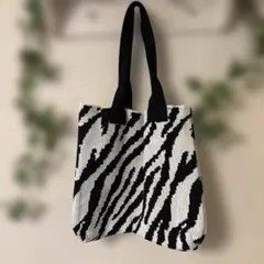 ゼブラ柄 ニットトートバッグのサムネイル