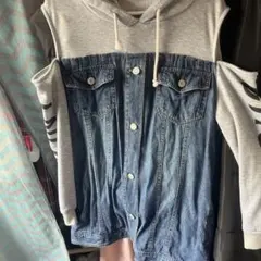 肩出しの服