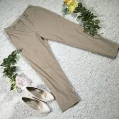 【ユニクロ】スラックス　『M』　ベージュ　シンプル　テーパードパンツ　大人　無地