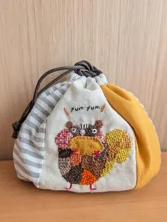 ハンドメイド 巾着袋 ダーニング刺繍 リス　ミムラトモミ