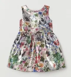 ナタリーレテのワンピースとカチューシャ