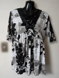 ②白黒花柄 半袖チュニック レース付きsizeフリー