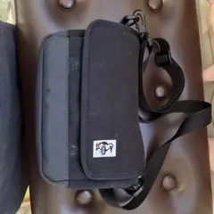 CHUMS ブラックカメラバッグ