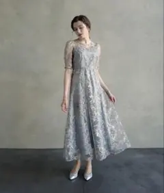 刺繍入りグレーパーティードレス