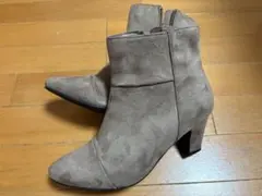 グレージュ　スエード ポインテッドトゥブーツ