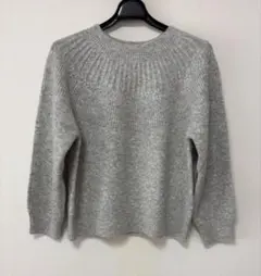 グレーのウール混合長袖ニット 2 (9)