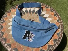 adidas ミッキーマウス ボディバッグ