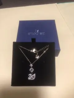 スワロフスキーゴールドスワンネックレス