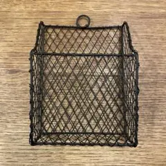fog line work ワイヤーメッシュ壁掛けバスケット