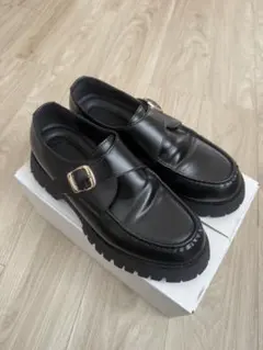 バックル付きブラックレザードレスシューズ厚底