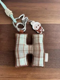 【新品】ラブブ イニシャルペンダント キーホルダー H