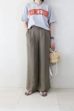 aya様 ChampionカレッジロゴT×パンツコーデ