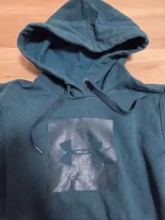 Under Armour ダークグリーン パーカー