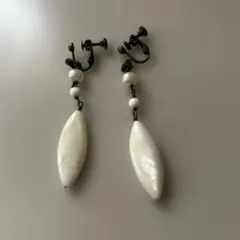 パール調 シェル風 イヤリング ネジバネ式