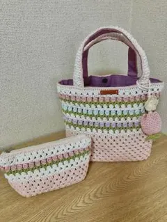 ハンドメイド　チューリップトートバッグ（チャーム付き）チューリップ柄ポーチセット