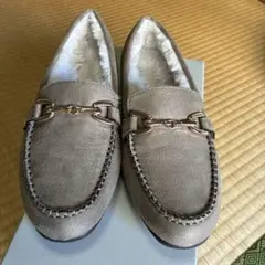 グレー スエード モカシン 金具付き