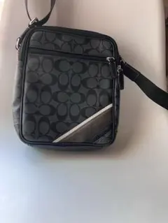 美品☆COACHコーチ ショルダーバッグ シグネチャー ブラック メンズのサムネイル