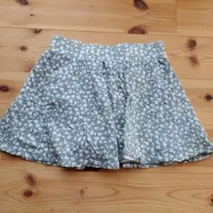 未使用　GAP　花柄スカートズボン