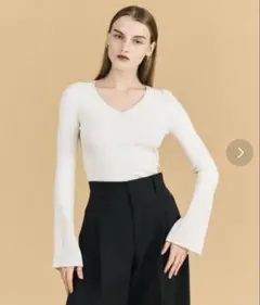 COLUMN Vネックニット