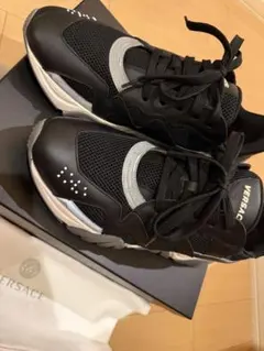 VERSACE スニーカー ブラックのサムネイル