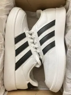 【16日まで】アディダス adidas スニーカー HP9426 【美品】のサムネイル