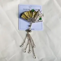 扇子のブローチ