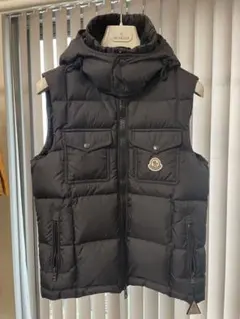 美品　MONCLER ブラック ダウンベスト