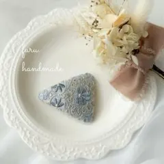 ꕤ専用ページꕤインド刺繍リボン　三角パッチンピン　くすみ　水色