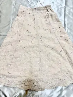 【未使用タグ付き】刺繍入りベージュ　フレアスカート
